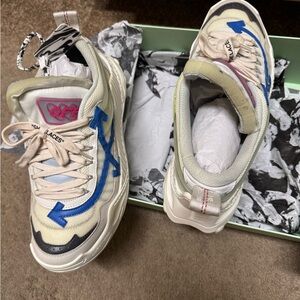 Off-White Cream Sneakers with Blue Arrows